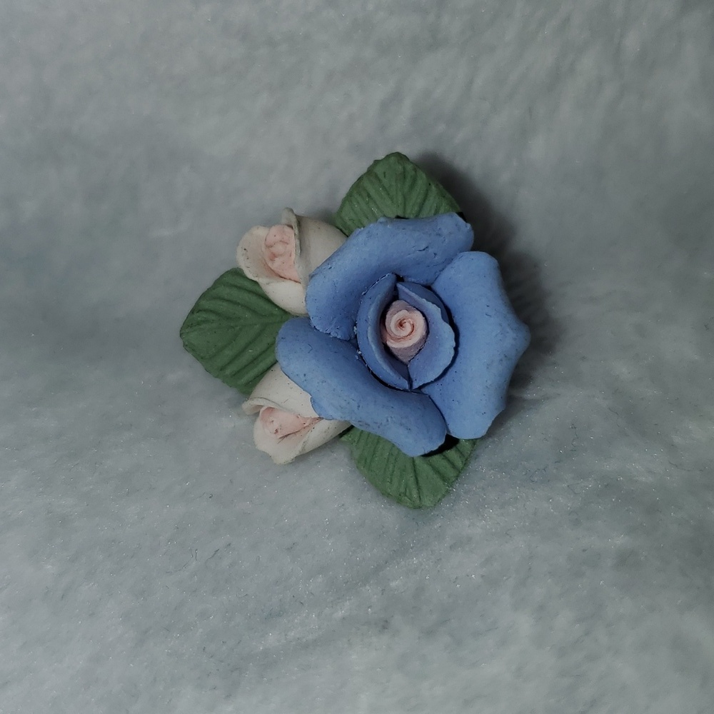 VTG Porcelain Flower Brooch